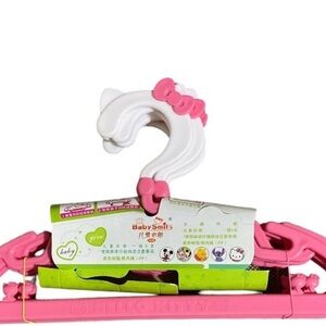 2 Packs of Hello Kitty baby/kids clothing hangers. Assorted colors available.